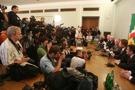 warszawa 11 07 2007konferencja prasowa , Andzrej , Lepper , samoobrona , na konferencji Lepper mial podac wstrzasajace szczegoly akcji , CBA , afera CBAfot Rafal Meszka