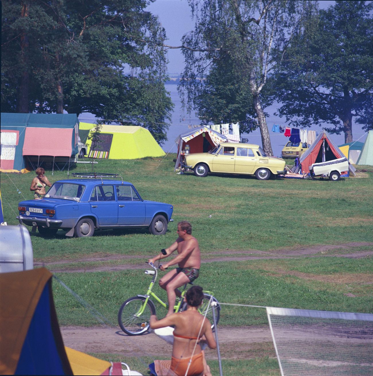 Plażowiczki w PRL-u