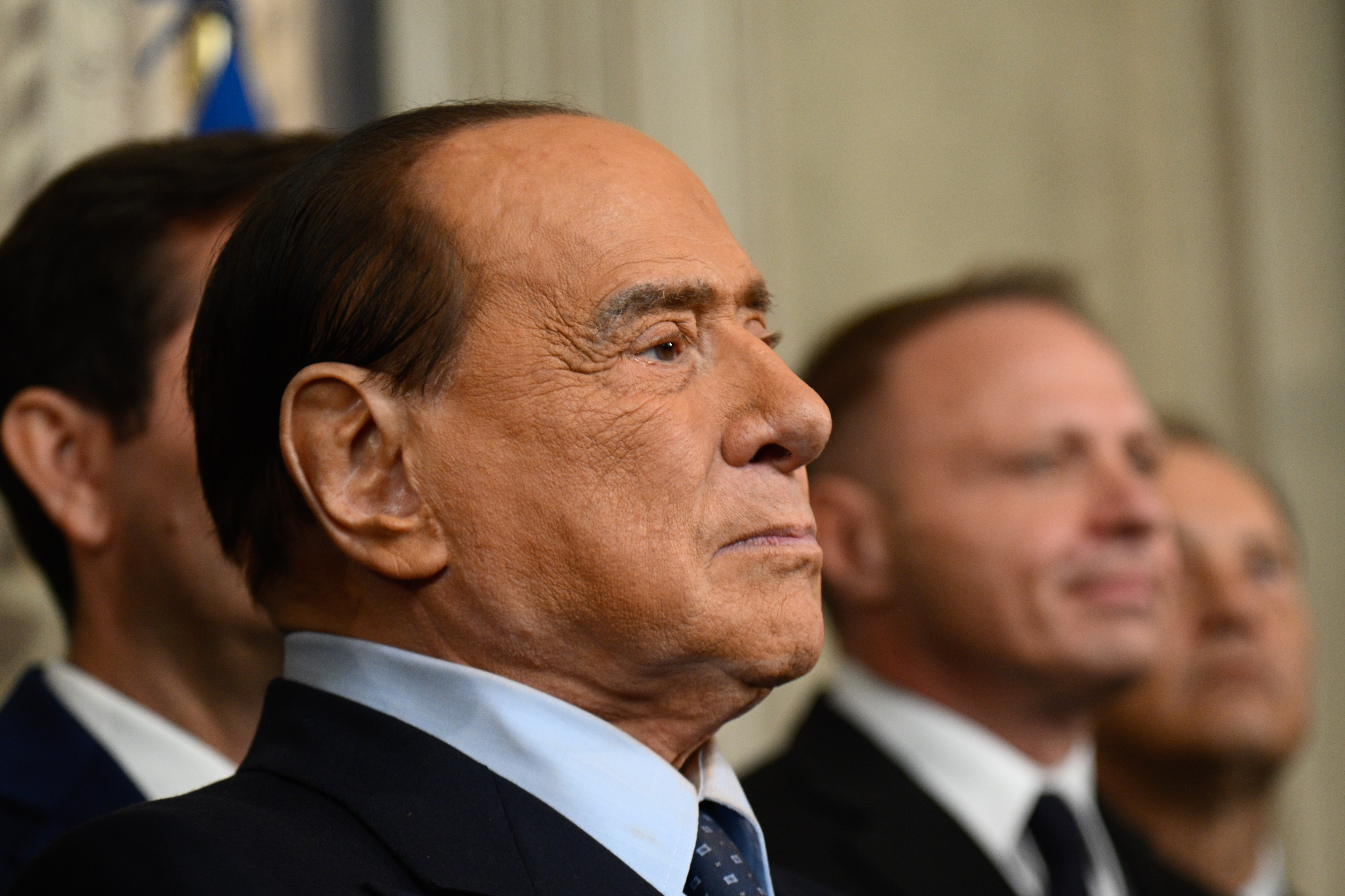 Berlusconi a kórházból üzent