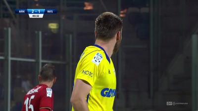 Arka - Wisła K. (2:1): Gospodarze o włos od kolejnego spektakularnego gola! Piłka po bombie Piesia odbija się od słupka