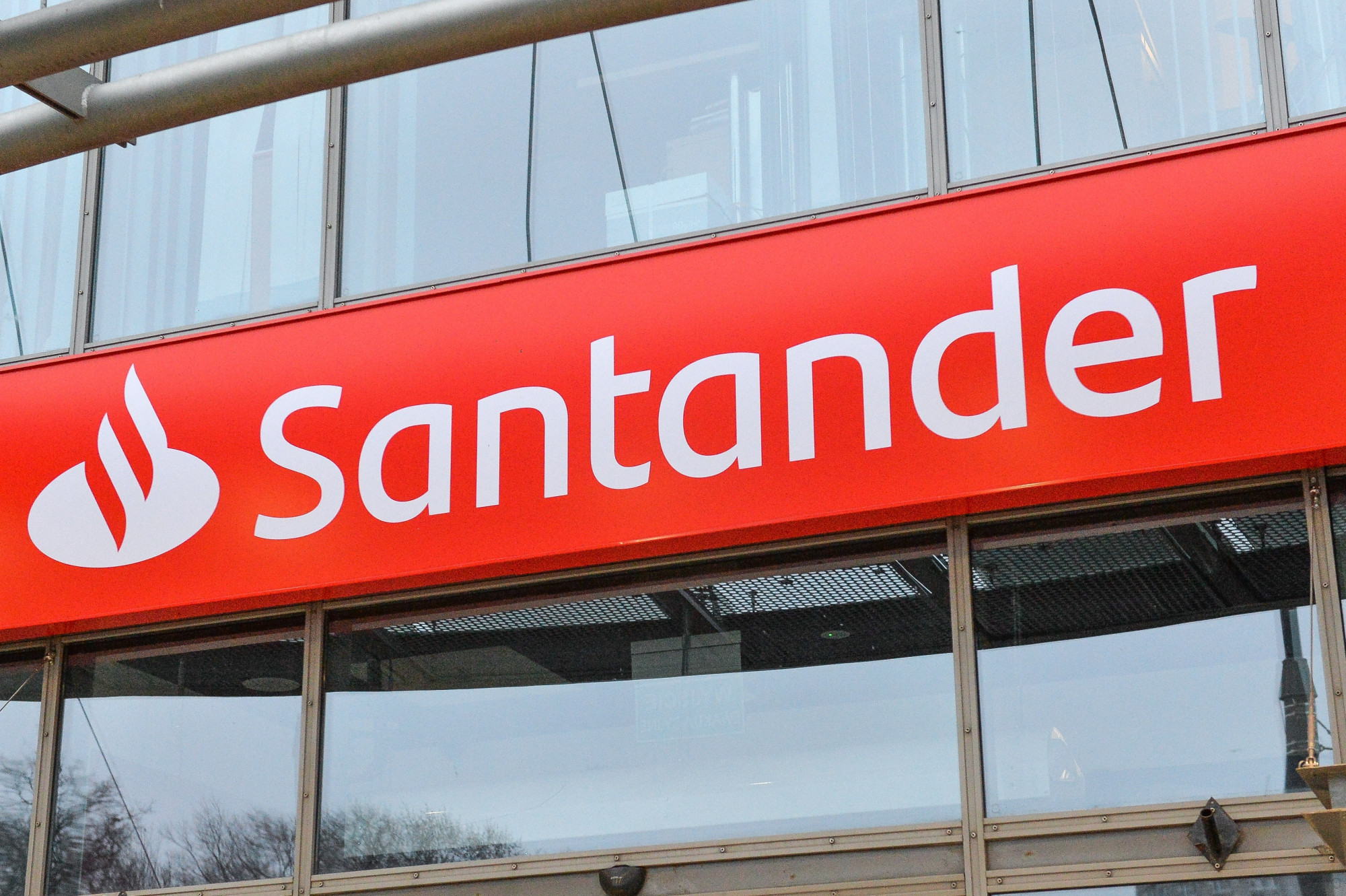 Santander Bank Polska zawiesił projekt utworzenia banku