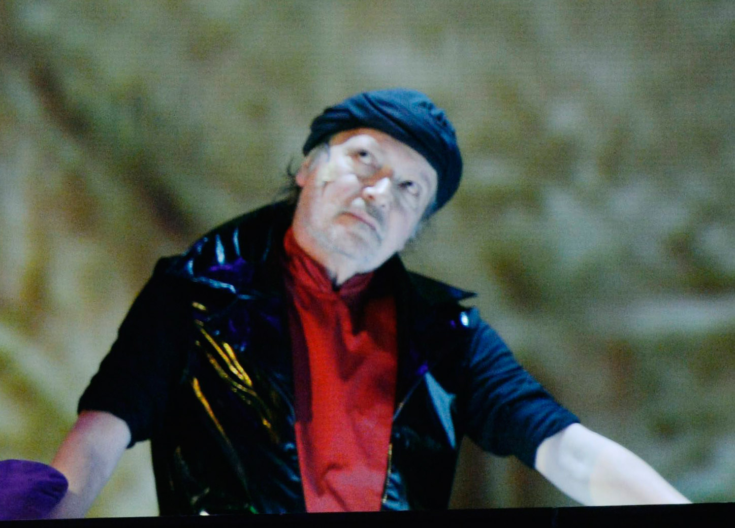 Magányosan harcolt a démonjaival táncművész: végül legyőzte a nikotin és az alkohol, rá kellett törni az ajtót