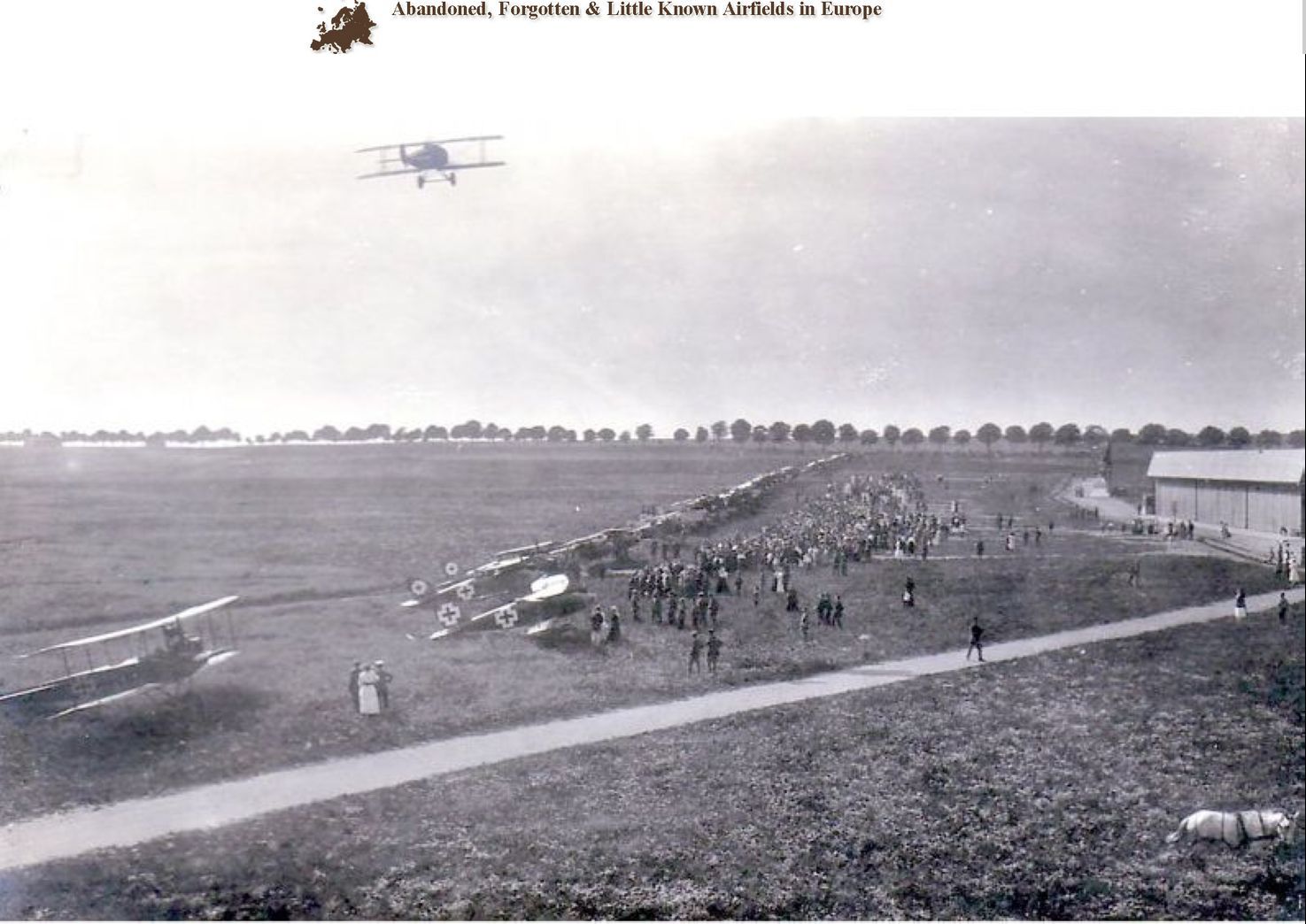 Lotnisko zbudowano w 1927 roku. W latach 30. przekazane do celów militarnych