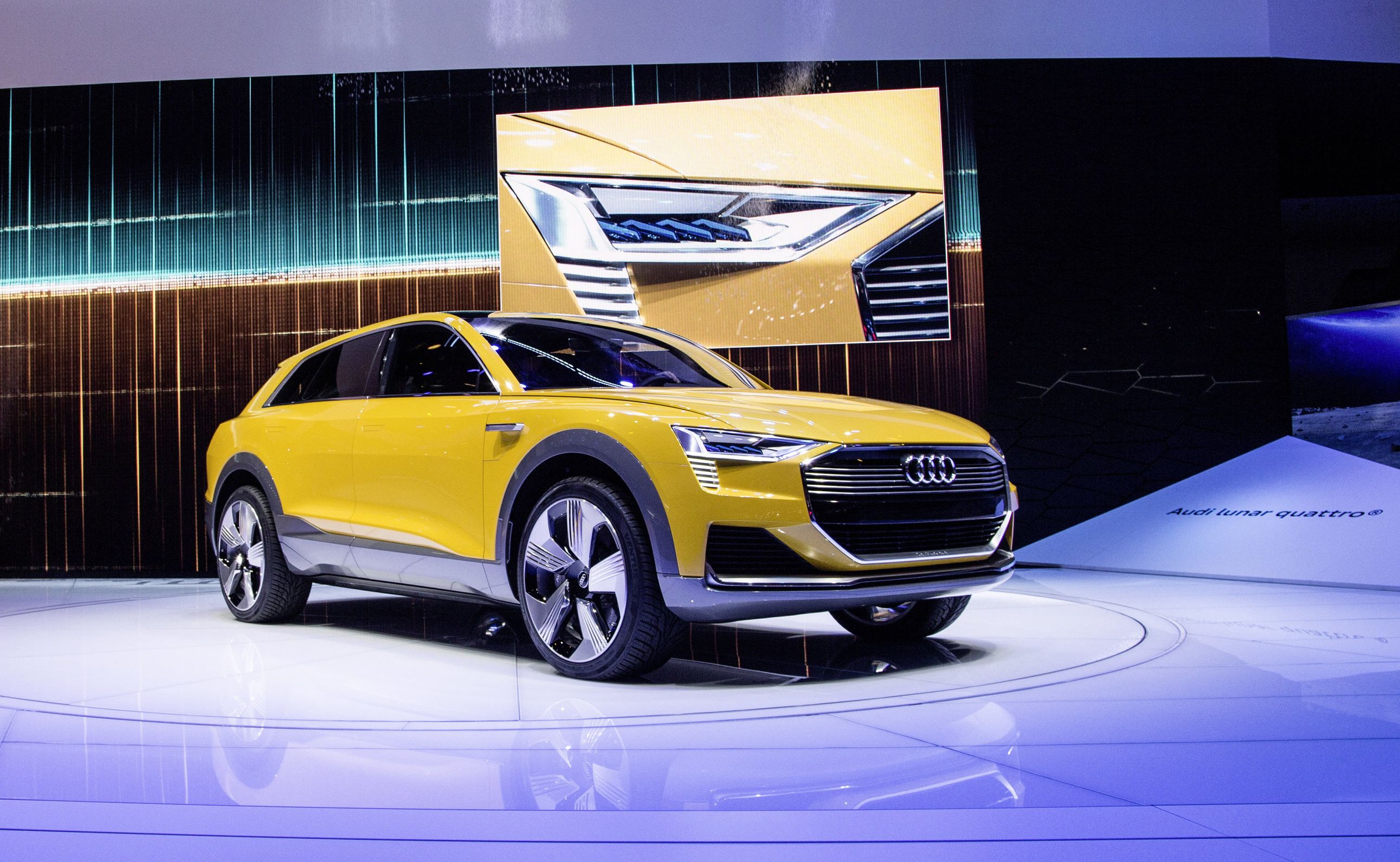I udało się. W czasie salonu samochodowego w amerykańskiej stolicy motoryzacji niemiecki producent pokazał prototypowego SUV-a o nawie h-tron quattro. Premierowy samochód z Ingolstadt jest wyposażony w ogniwo paliwowe wytwarzające energię elektryczną z wodoru.