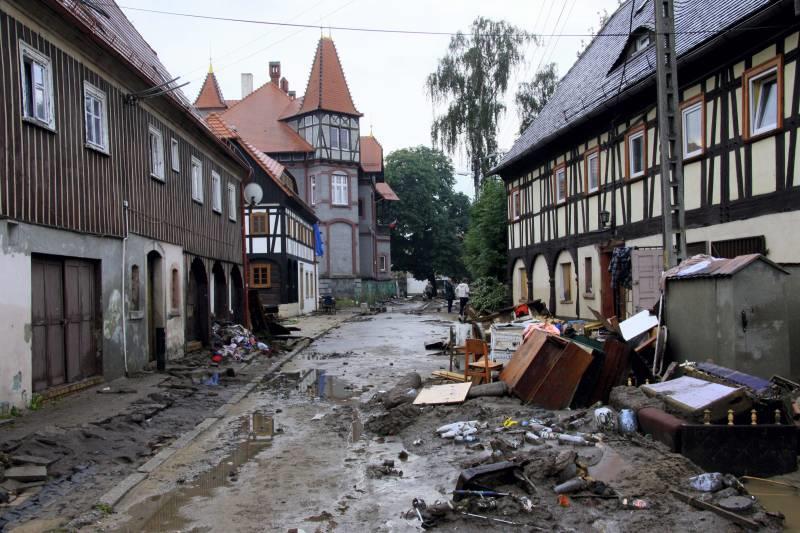 Bogatynia powódź zniszczona ulica