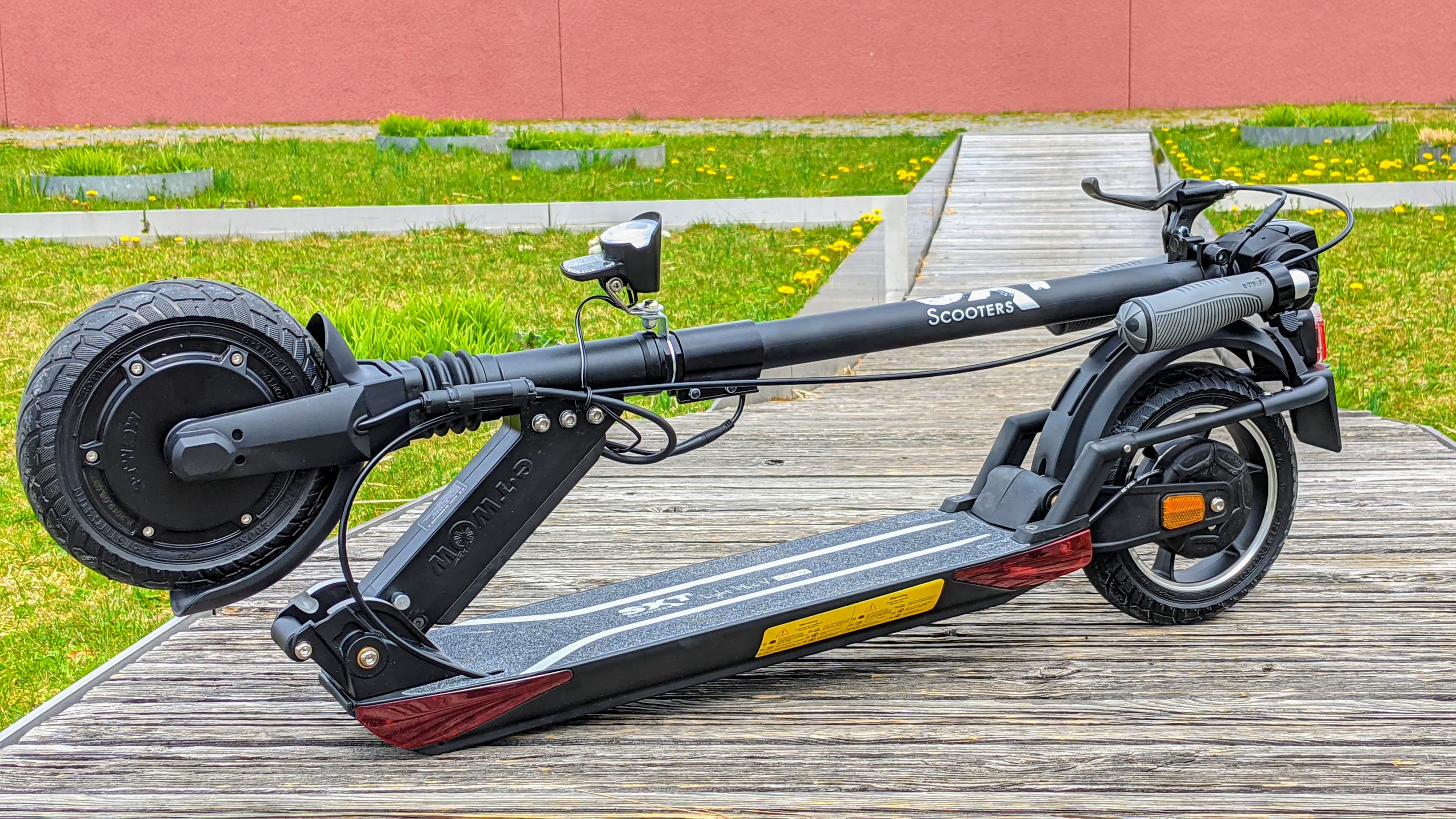 V TechStage Flotter SXT | Test: Ständer Klapp-Zwerg im Light E-Scooter Plus ohne