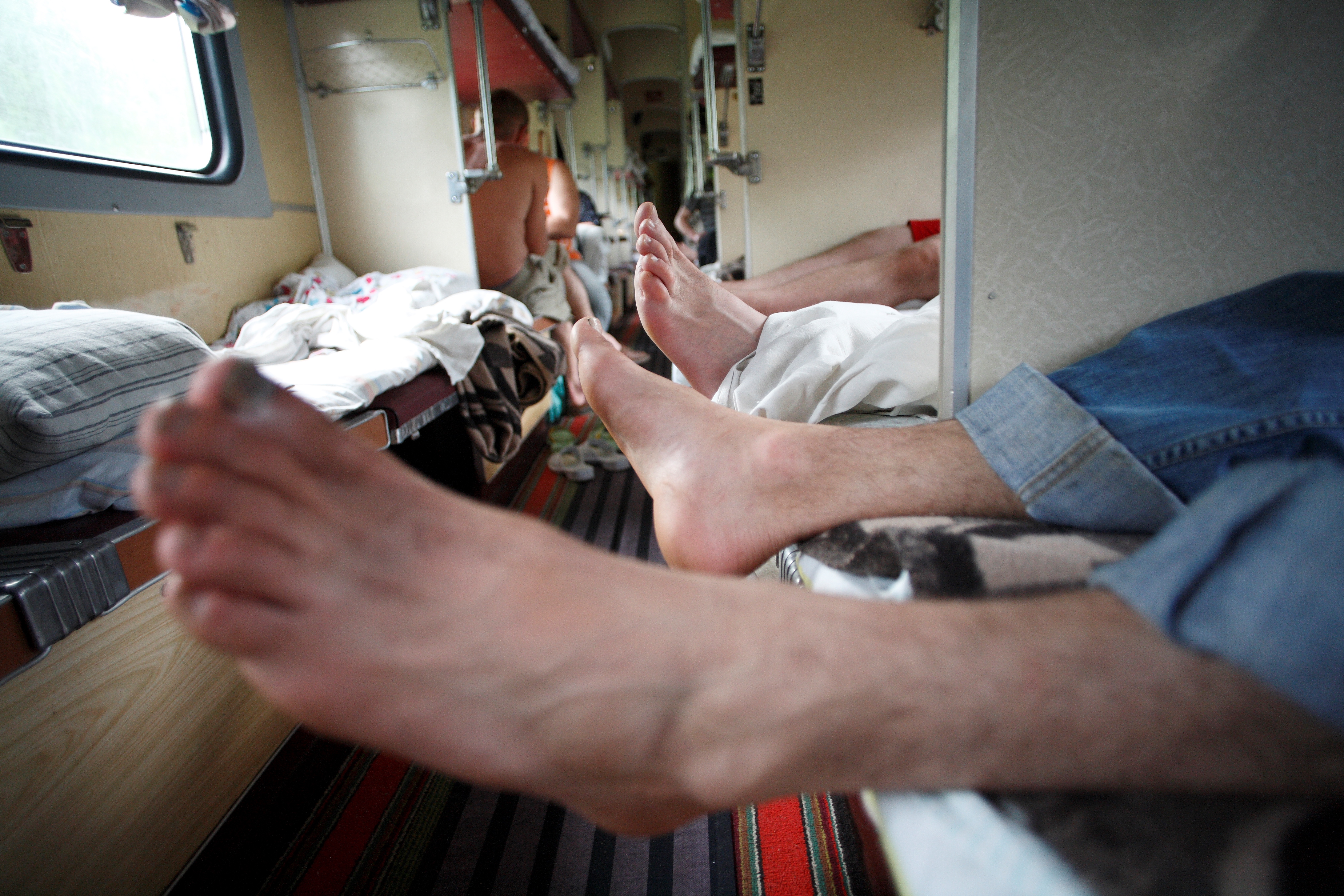 Niektóre klasy wagonów nie mają najwygodniejszych miejsc sypialnych. Czasem będą wystawać nogi