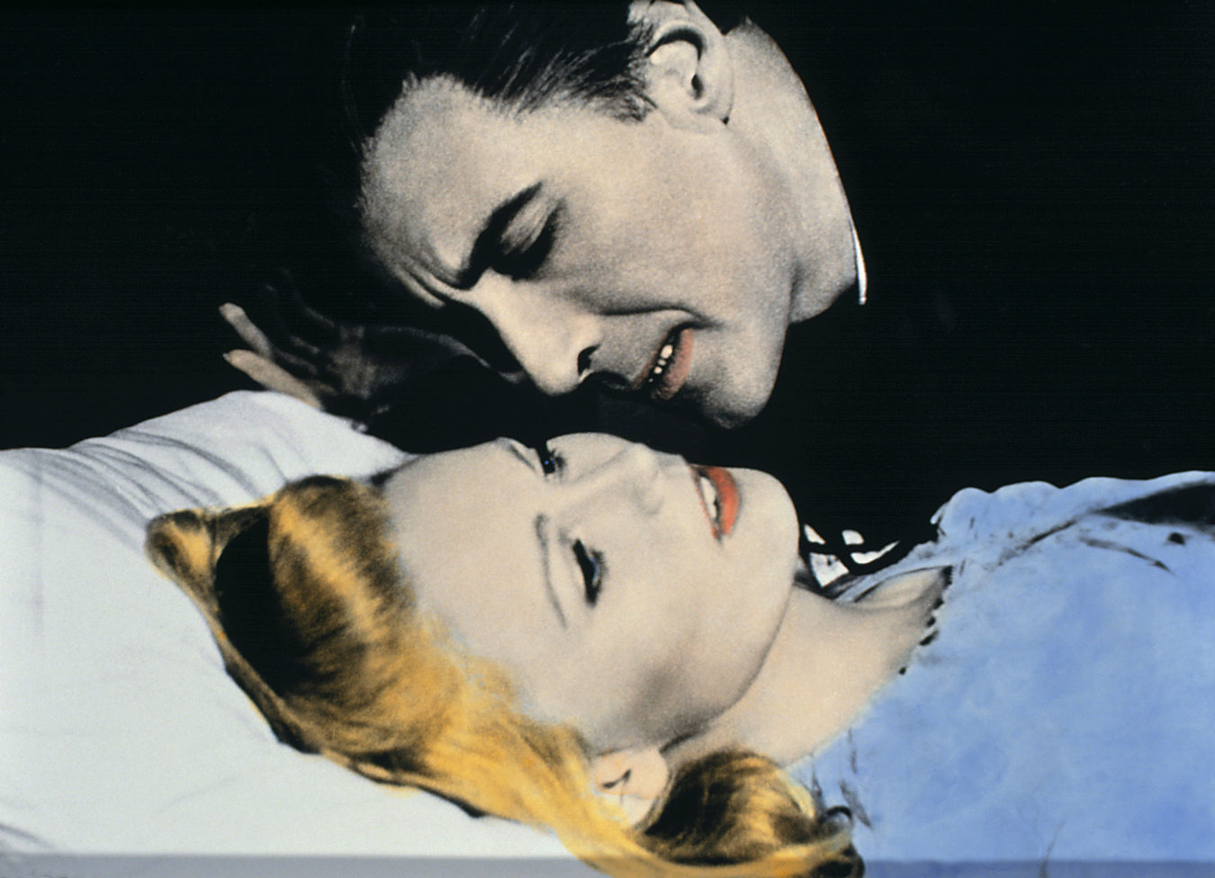 Gwiazdora wytwórni Hammer horrory filmowe go nie przerażały, bowiem – jak mówił – w życiu przeżył jeden prawdziwy, w trakcie drugiej wojny światowej. Christopher Lee służył wówczas w brytyjskim wywiadzie. Jego kuzynem był zresztą Ian Flemming, autor książek o Jamesie Bondzie. Po latach Lee zagrał zresztą w ekranizacji jednej z powieści