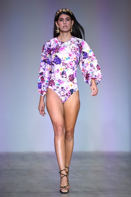 Pokaz kolekcji strojów kąpielowych Aqua Blu podczas Mercedes-Benz Fashion Week w Sydney