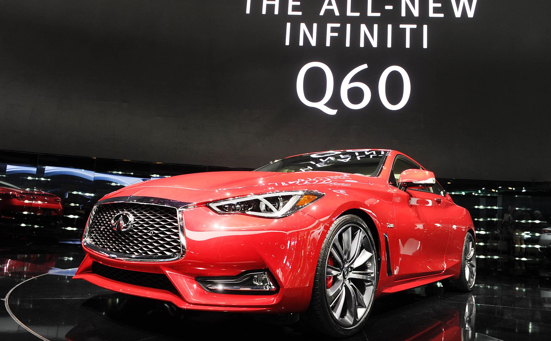 Nowe infiniti Q60 to coupe, które zastąpi model G37 coupe. Przypominamy, że rywalami G37 na rynku są audi A5, BMW 3 coupe i mercedes klasy E coupe. Wygląd? Muskularne linie i czyste kontury...
