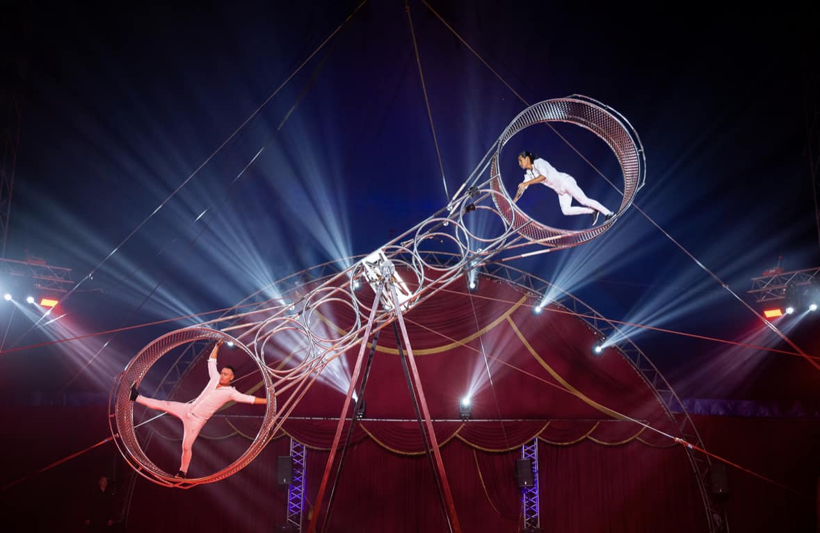 Kirepült a halálkerékből az artista a hódmezővásárhelyi előadáson - videón az ijesztő cirkuszbaleset