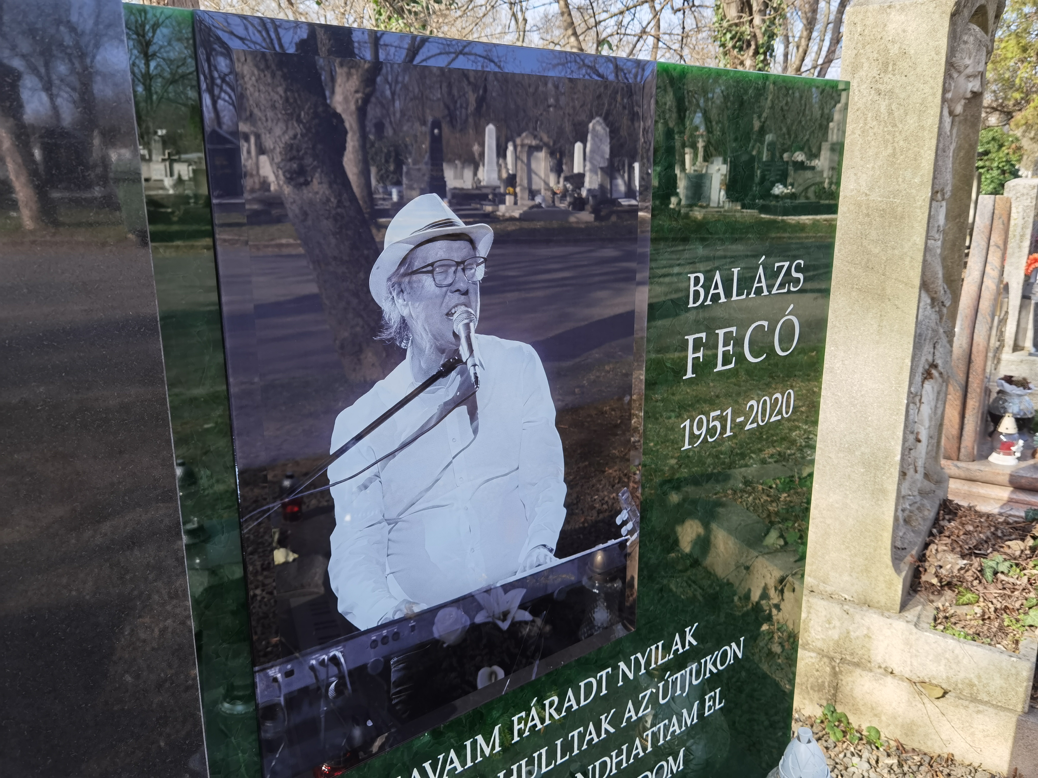 Balázs Fecó sírjánál jártunk. Ilyen állapotban van most a síremlék (fotók)  - Blikk Rúzs