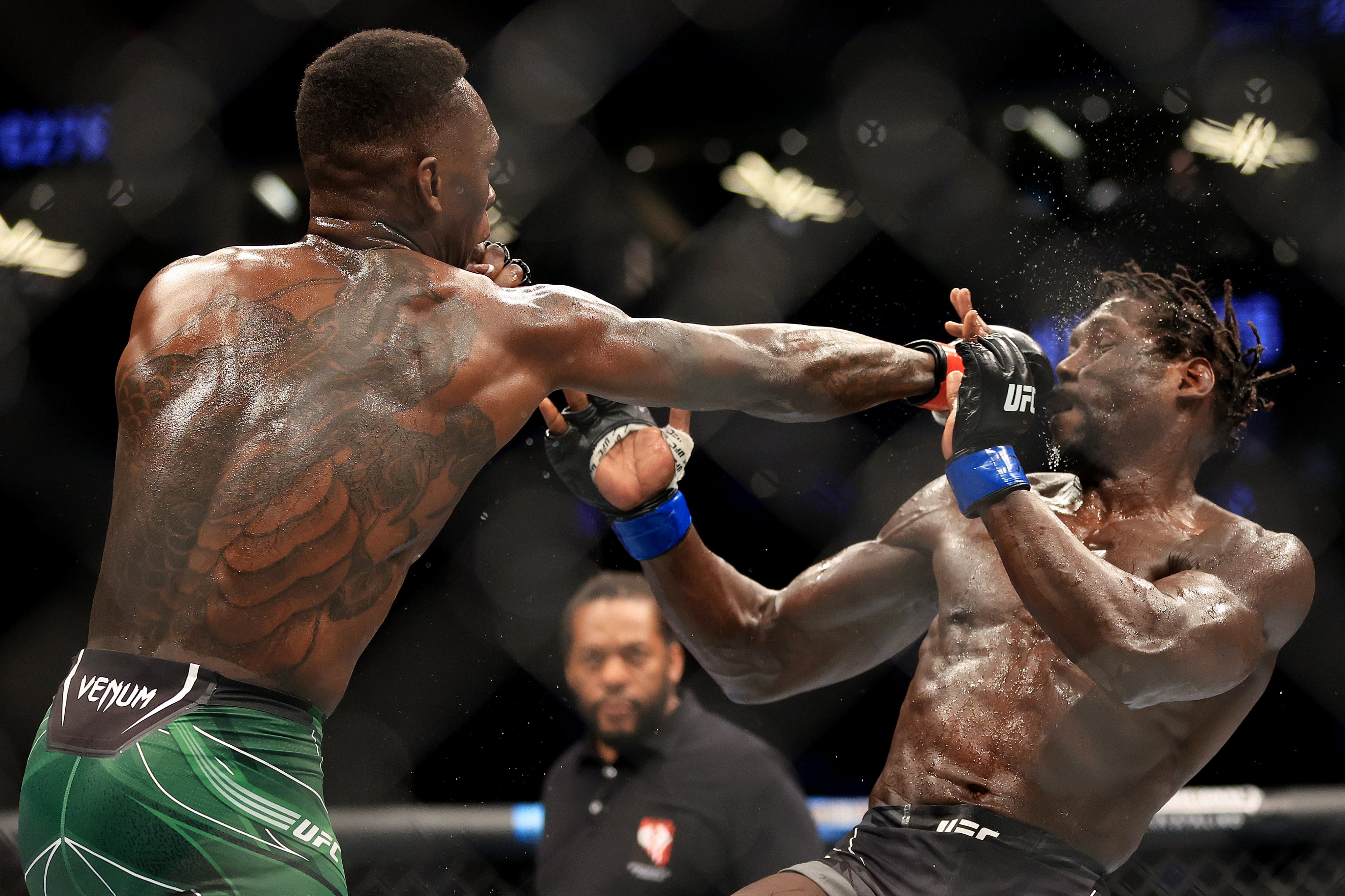 Israel Adesanya defeats Jared Cannonier to retain title at UFC 276