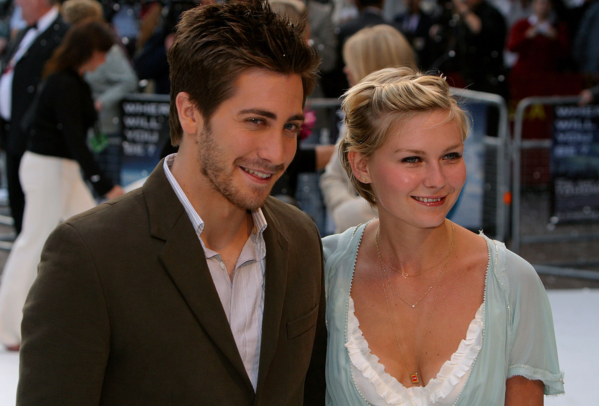 Jake Gyllenhaal i Kirsten Dunst: „Próbując dodać naszemu życiu erotycznemu nieco pikanterii, robiliśmy to w samochodzie, łazience, a nawet w morzu. Jedynym miejscem, gdzie obawialiśmy się kochać był hotelowy korytarz. Przecież mogliby nas za to wyrzucić…”