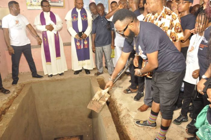 DBanj’s manager buries mum in style (NAN)