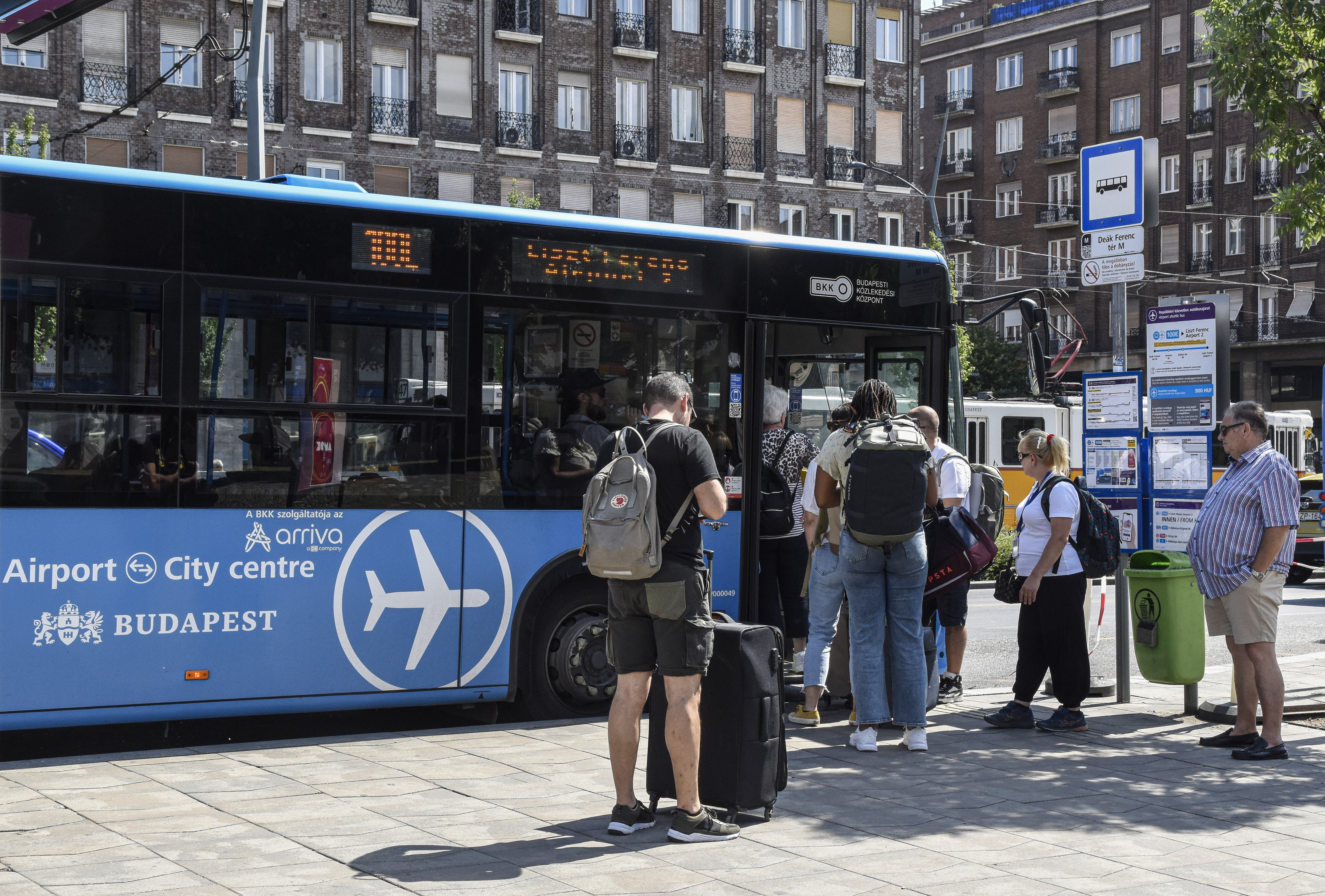 Jelentősen drágul a reptéri buszjegy ára: hamarosan ennyibe fog fájni