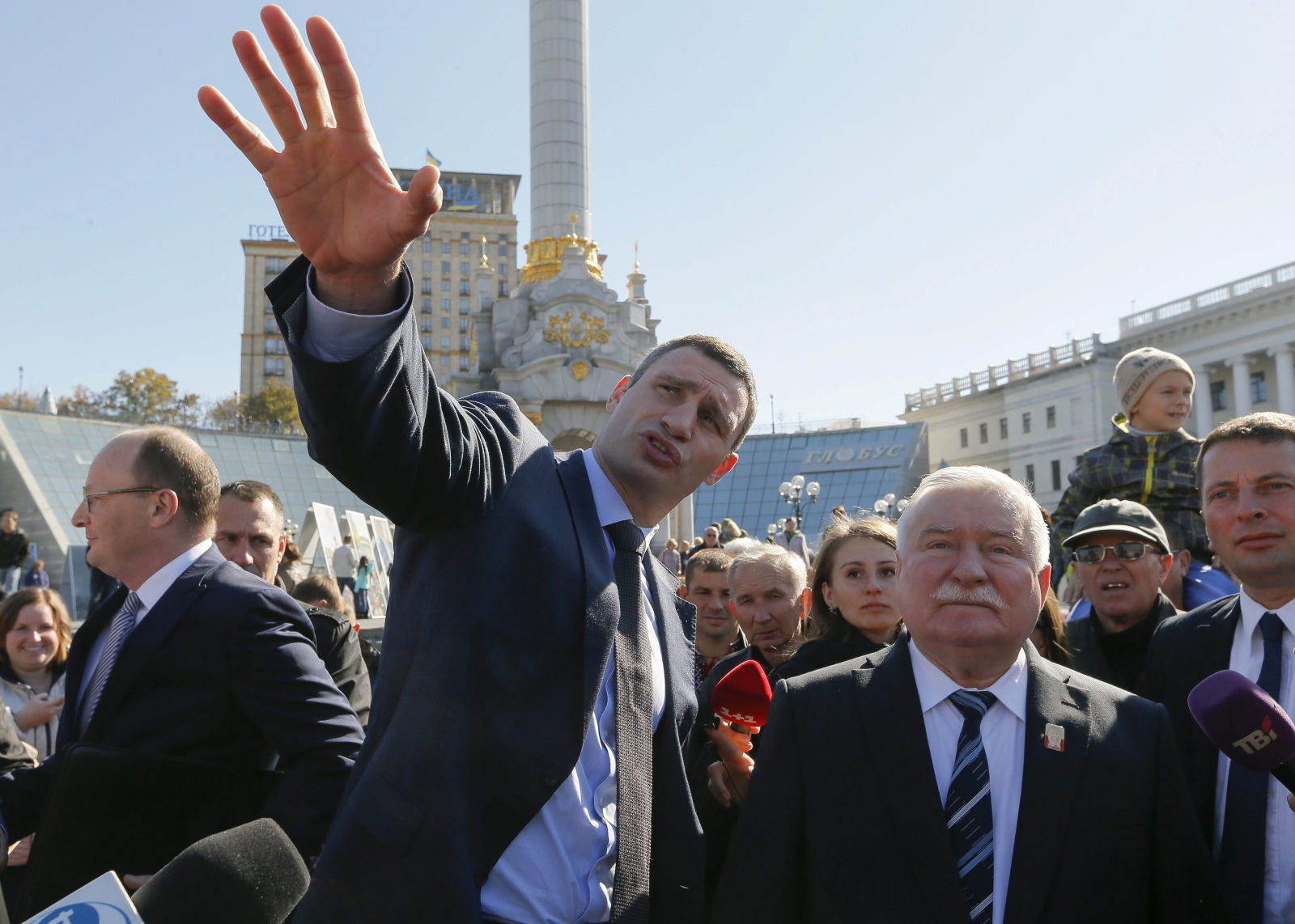 Kliczko opowiedział gościowi o tragicznych wydarzeniach, jakie miały miejsce na Majdanie. Pokazywał też, skąd snajperzy strzelali do cywilów.