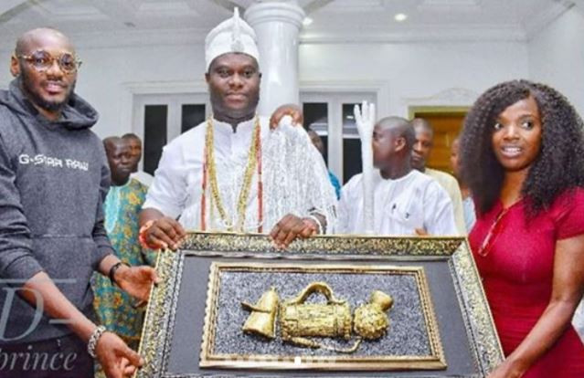 2Face Idibia and Annie Idibia pay visit to Ooni Of Ife [LindaIkeji]
