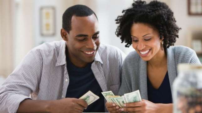 For men: 7 signs your girlfriend is after your money not love