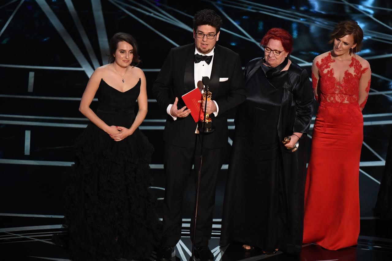 Ez a magyar tervezésű ruha óriási sikert aratott az Oscar-gálán - videó -  Blikk