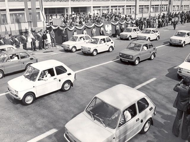 FSM Tychy, 01.05.1977 r. – Parada Polskich Fiatów 126p na pochodzie 1-majowym