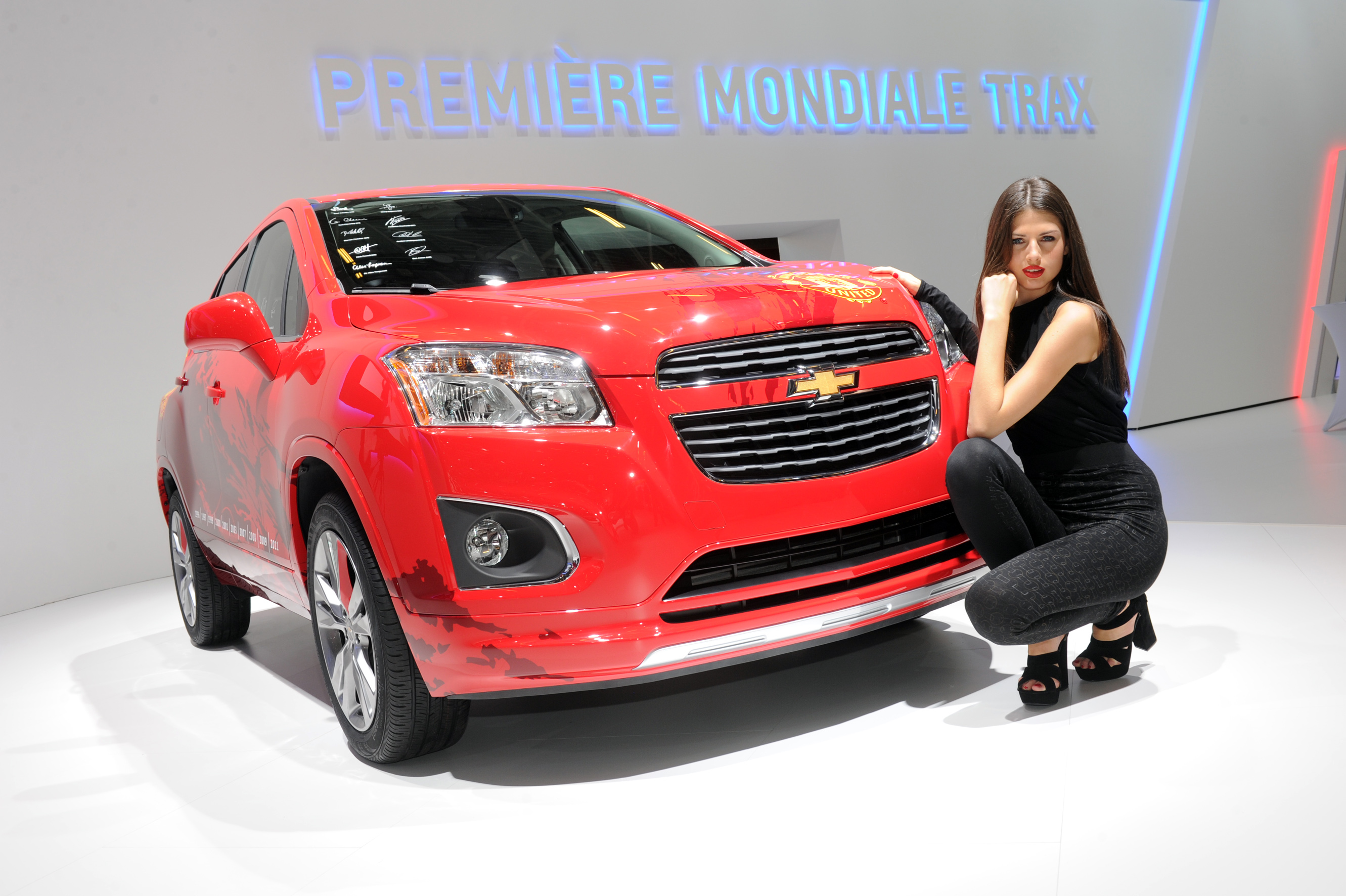 Chevrolet trax w bogatszych wersjach wyposażeniowych będzie oferowany standardowo z systemem Chevrolet MyLink. Multimedialny system MyLink wyświetla zawartość smartfona na wysokiej rozdzielczości siedmiocalowym, kolorowym wyświetlaczu dotykowym