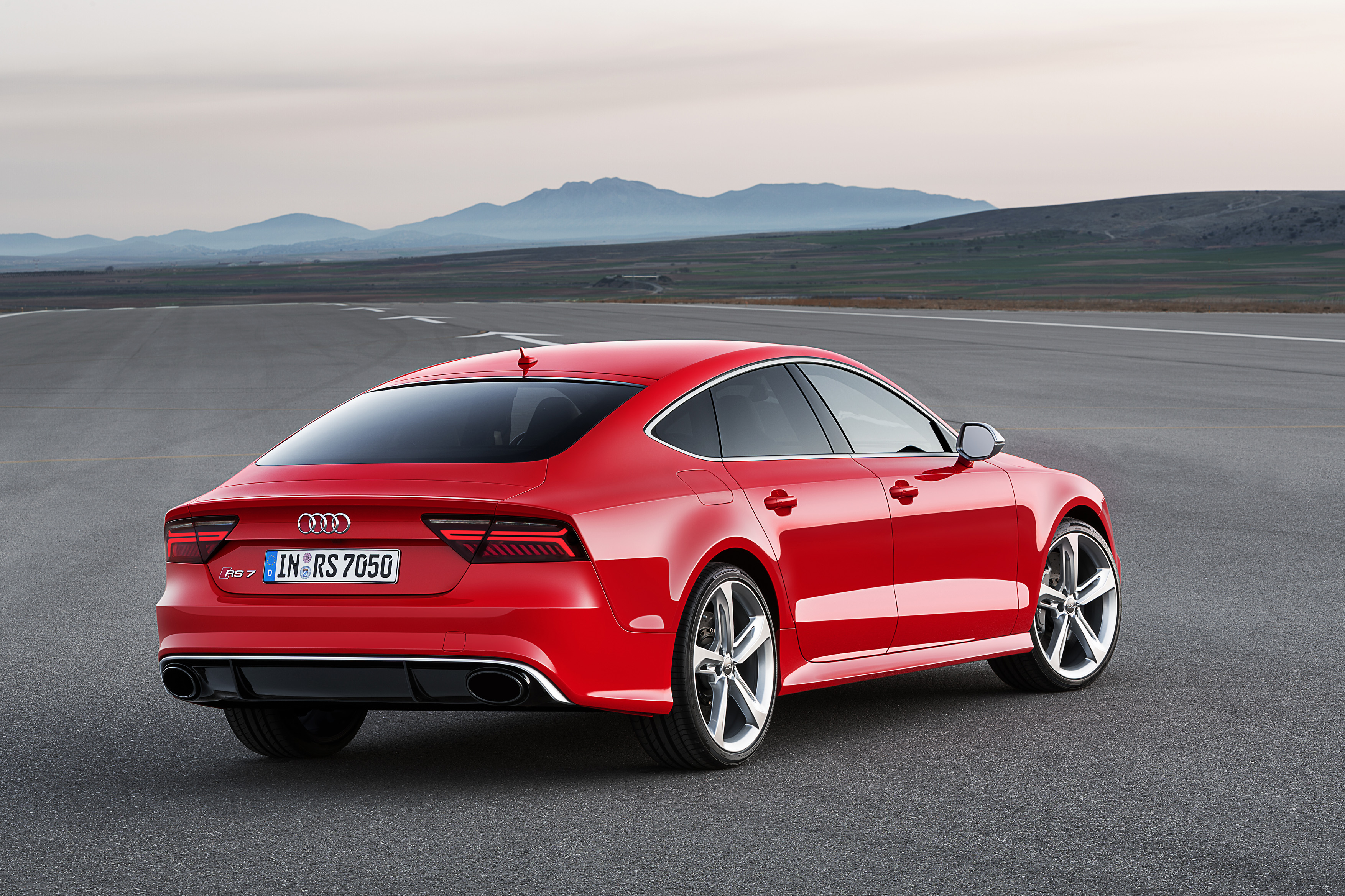 Sercem RS 7 Sportback jest widlasty ośmiocylindrowy silnik 4.0 TFSI. Moc - 560 KM w zakresie od 5700 do 6600 obr./min. Pomiędzy 1750 a 5500 obr./min dostępny jest stały moment obrotowy 700 Nm.