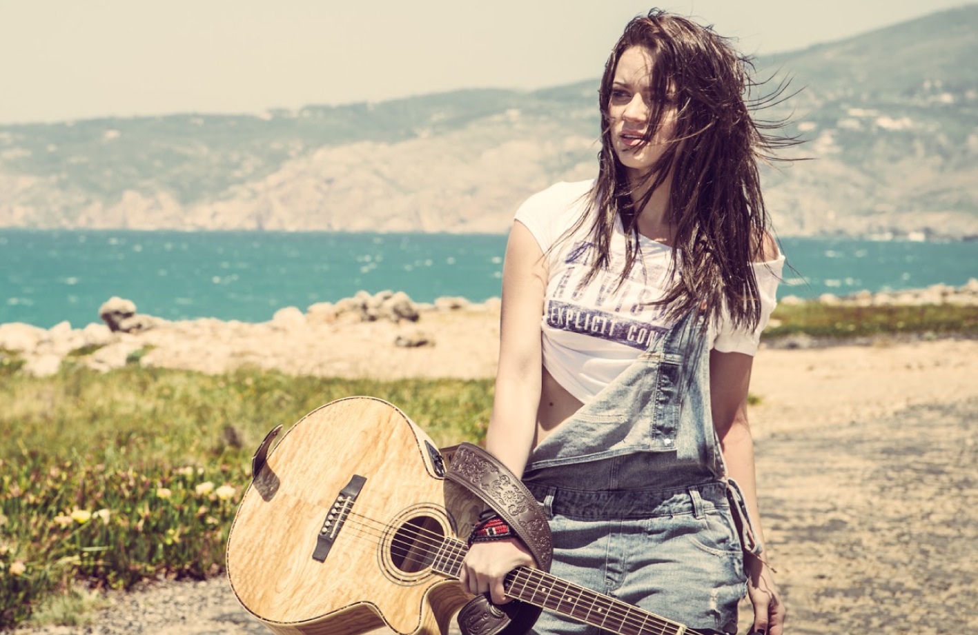 Kasia Popowska stała się tegorocznym odkryciem polskiej sceny pop-rockowej. Debiutancki singel wokalistki,