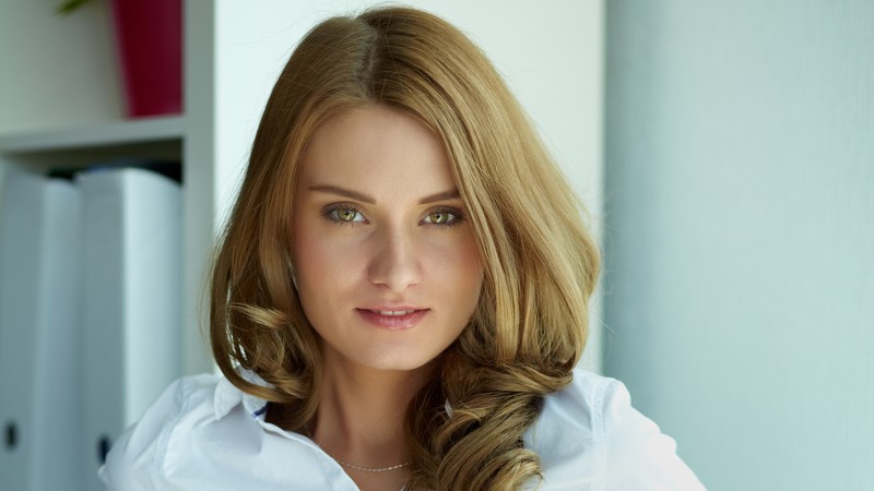 Biała koszula