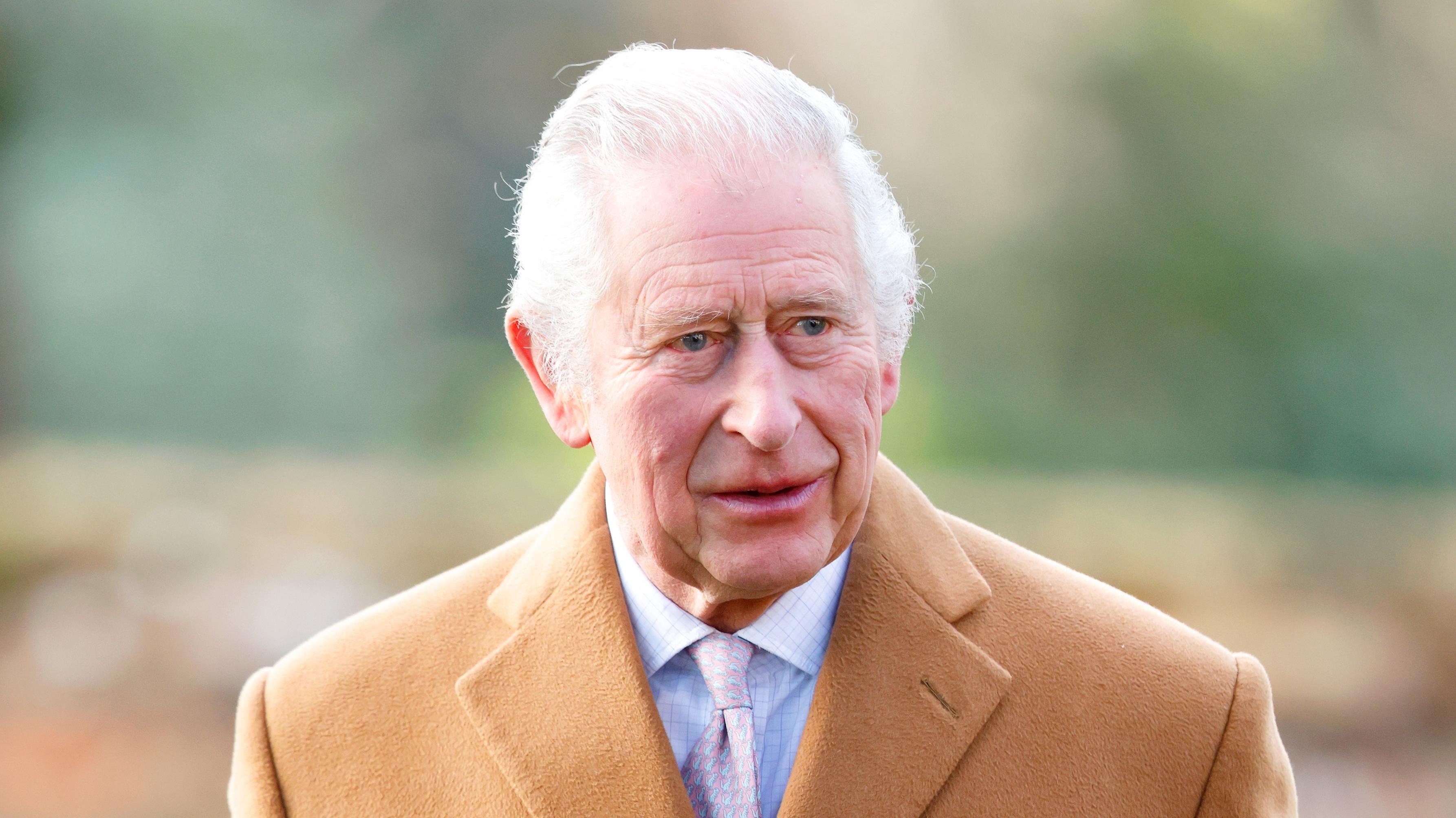 Áll a bál: örökösödési adó fizetésére köteleznék III. Károlyt – Milliárdok forognak kockán