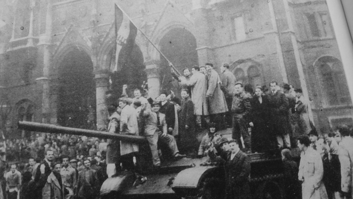 Helytállóak a kritikák: az orosz állami történelemkönyv tényleg egykori fasiszta alakulatok harcosait láttatja 1956-os forradalom mögött