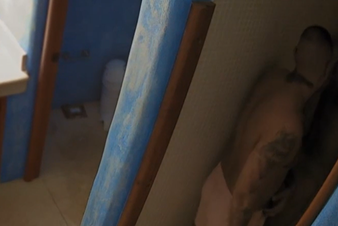 „Nem tudjuk magunkat türtőztetni” – a zuhany alatt találtak egymásra az Éden Hotel sztárjai – videó