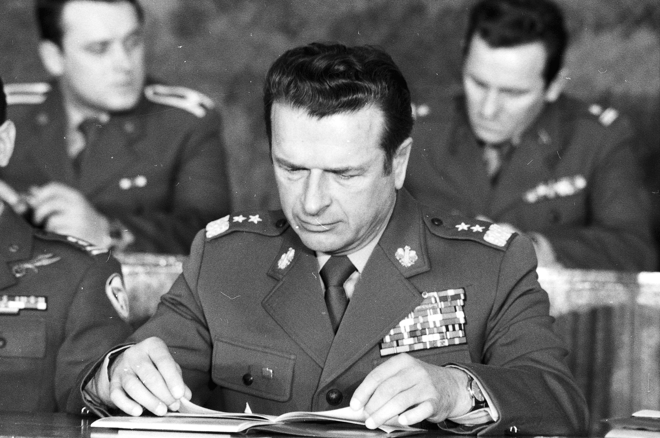 Na czele wywiadu wojskowego PRL stanął w 1972 roku. Wtedy to został Szefem Zarządu II Sztabu Generalnego Ludowego Wojska Polskiego. Na swoim stanowisku sprawdzał się tak dobrze, że w 1978 roku został mianowany zastępcą Szefa Sztabu Generalnego, a w następnym roku stanął na czele kontrwywiadu wojskowego, czyli Wojskowej Służby Wewnętrznej.
<BR><BR>