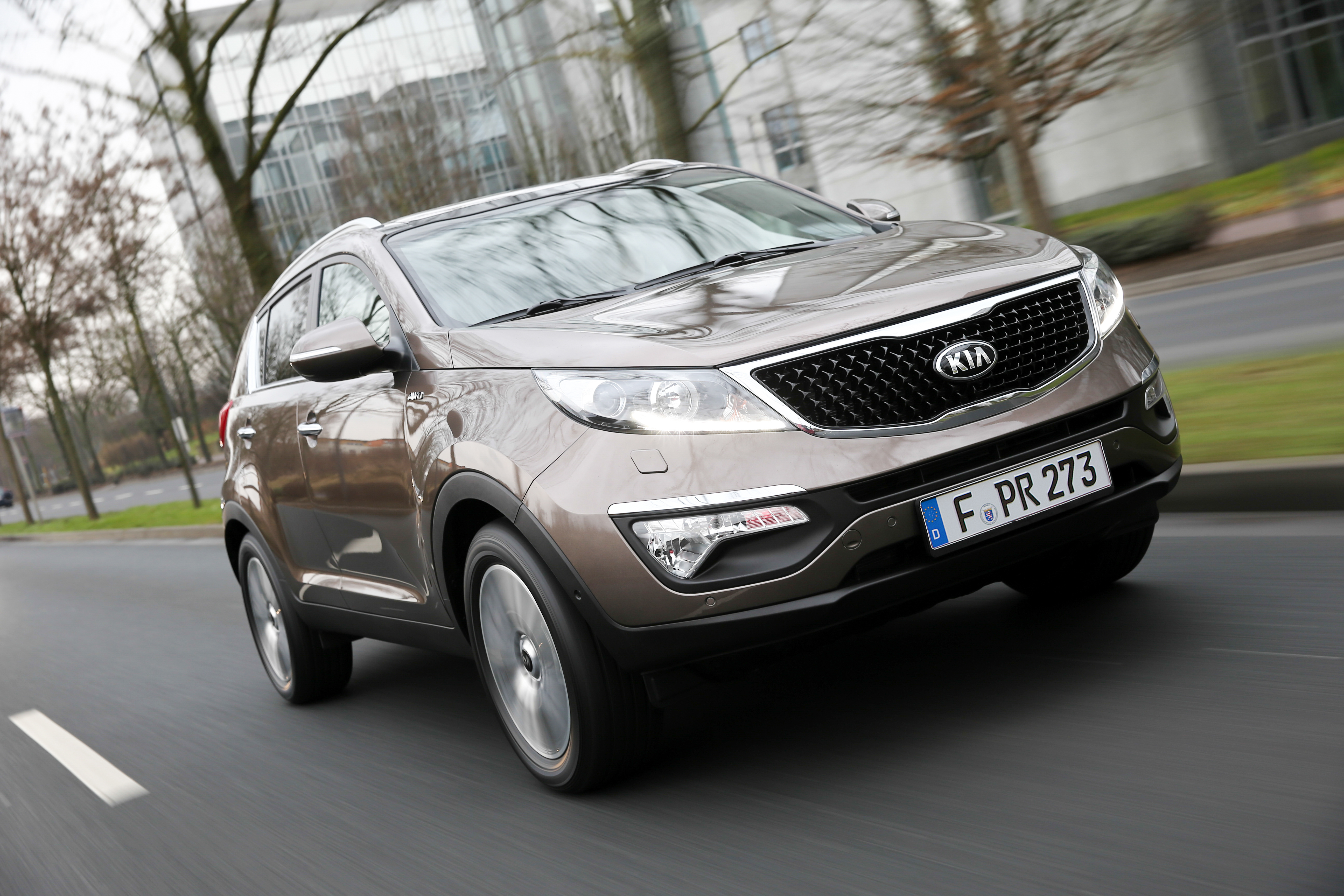 Kia sportage - miejsce 5. z liczbą 189 rejestracji. Koreański SUV zaliczył 10-procentowy spadek w porównaniu do września 2014. Kia jednak nie musi płakać - niebawem pojawi się sportage nowej generacji, który debiutował we Frankfurcie.