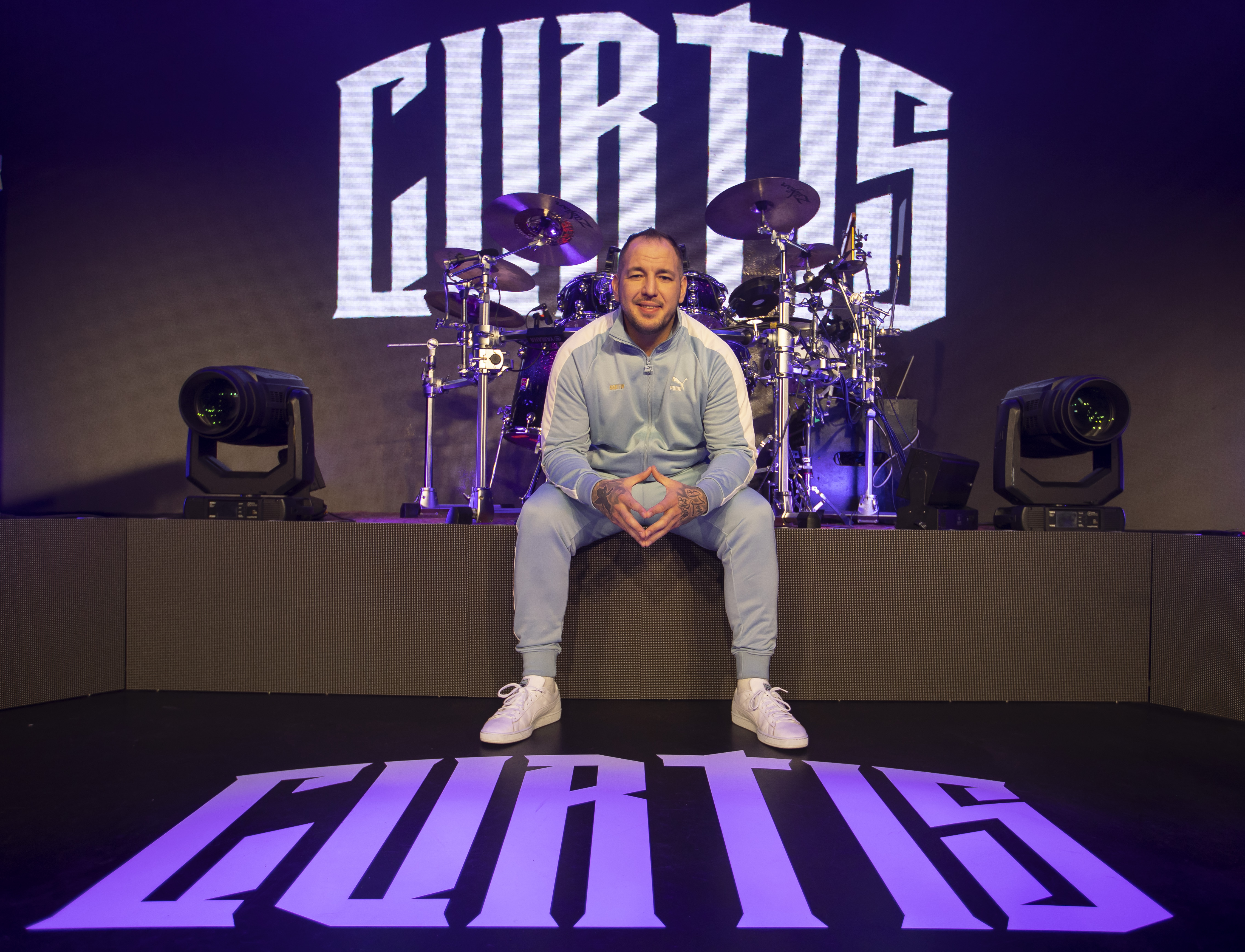 "Jól esik, hogy esélyt adnak" - ismert zenészek álltak be Curtis mögé