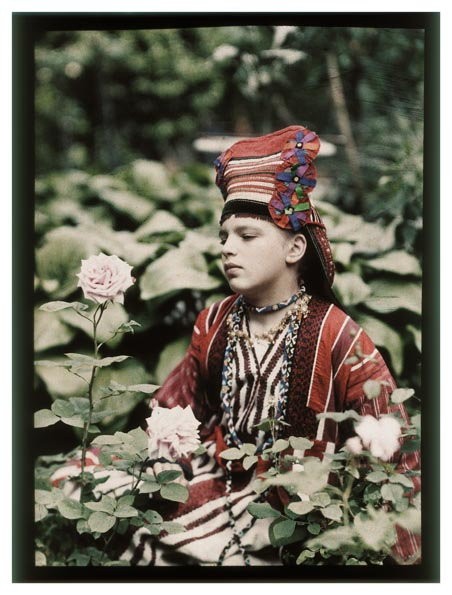 Primrose: Russian Colour Photography - Piotr Vedenisov, Vera Kozakov - 1914 - Collection of Moscow House of Photography Museum