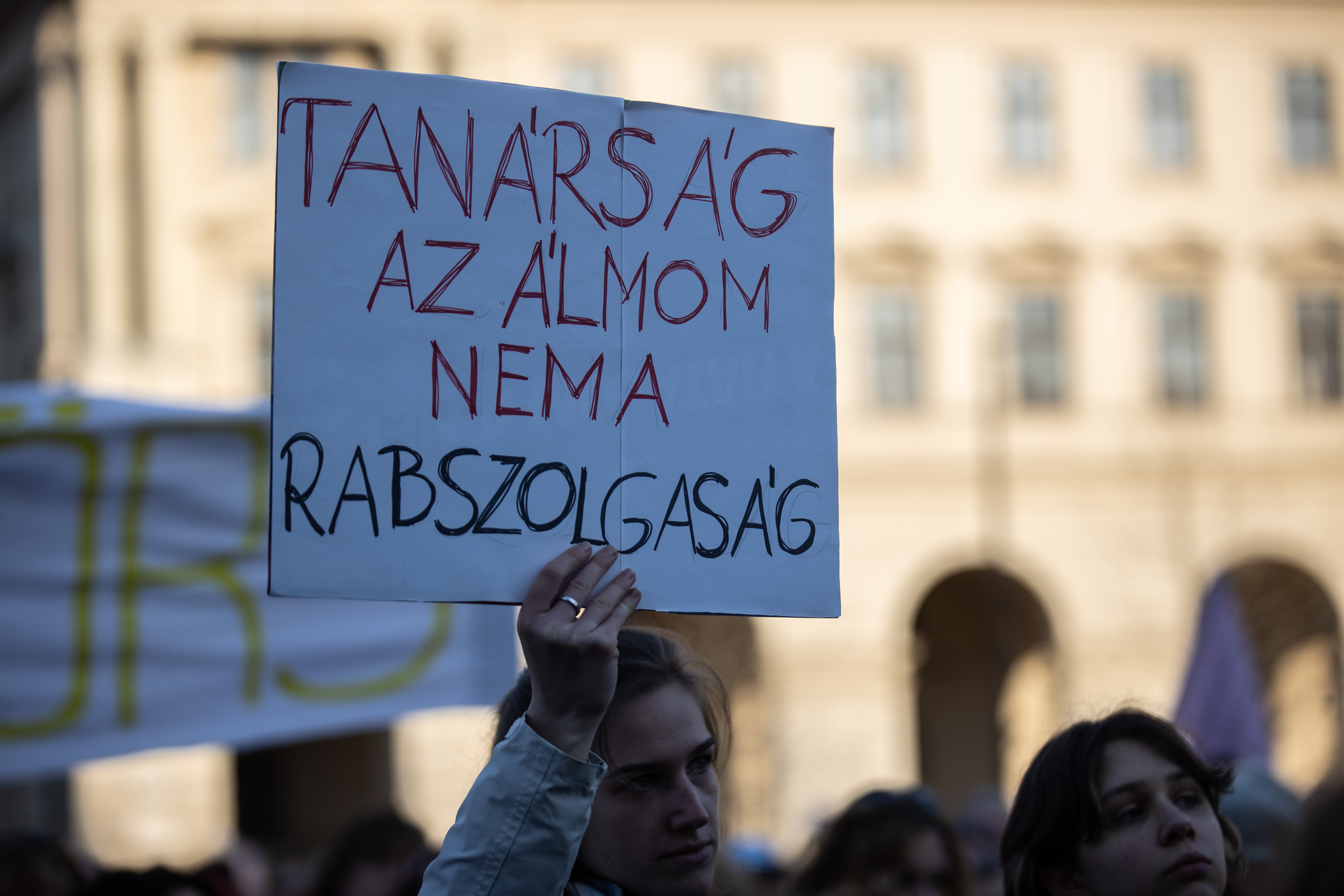 Cáfolnak a szakszervezetek: a pedagógusok béremelése nem függ az uniós pénzektől