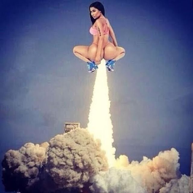 Pupa Nicki Minaj zmiażdżyła konkurencję, gdy została zaprezentowana w pełnej okazałości na okładce singla