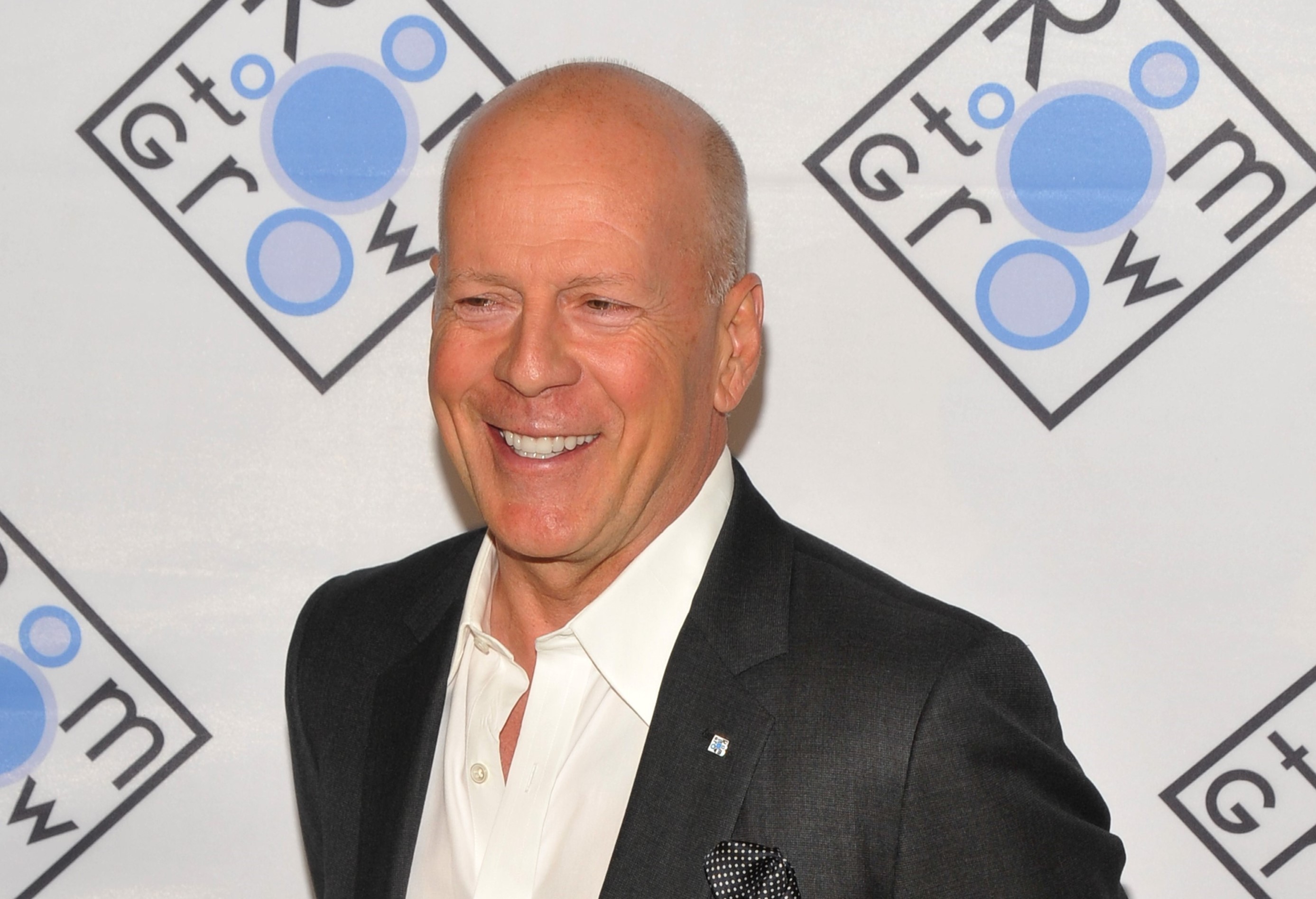 Így segíti Bruce Willist a családja, miután demenciával diagnosztizálták