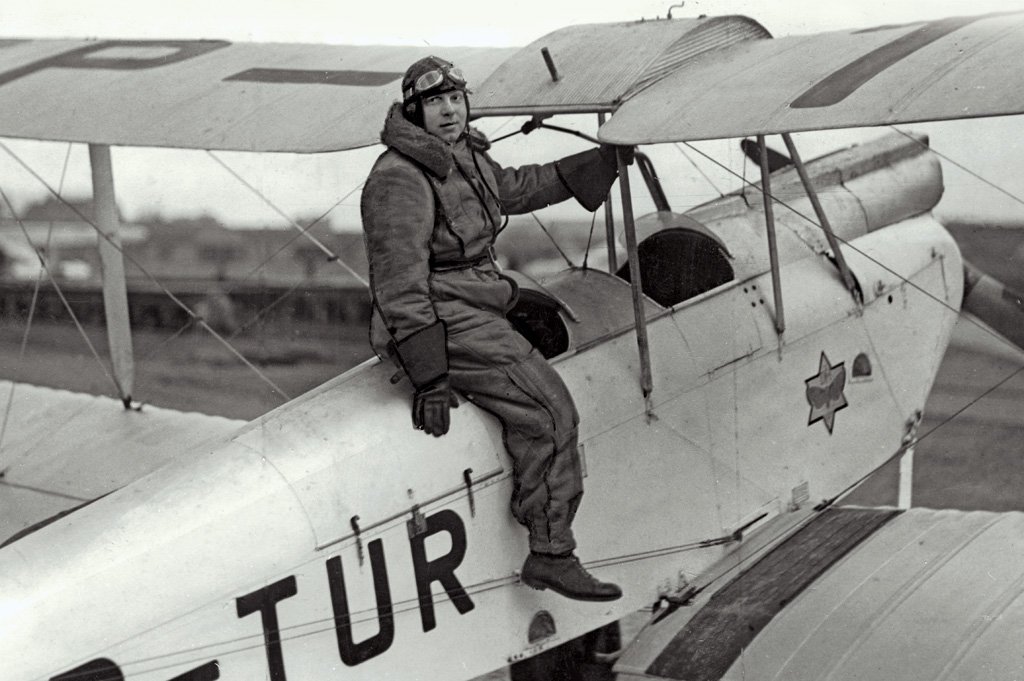 Artysta malarz Tadeusz Pruszkowski i jego prywatny samolot De Havilland DH 60 Gipsy Moth, rok 1932