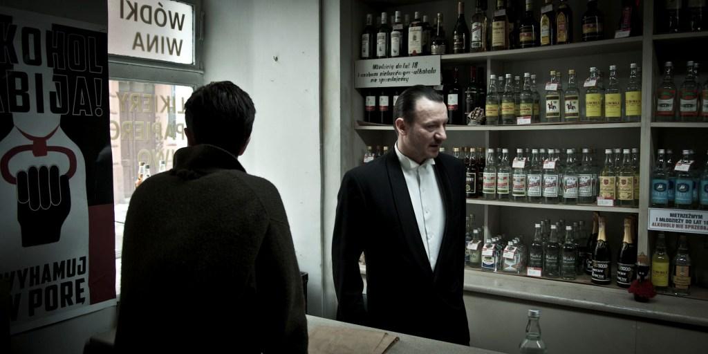 Ten mechanizm wyparcia działa w każdym z nas – film Smarzowskiego można potraktować zatem jako jedną wielką metaforę. To ich wina. Co się stało, to się nie odstanie. Wszystko się wzięło i spieprzyło.