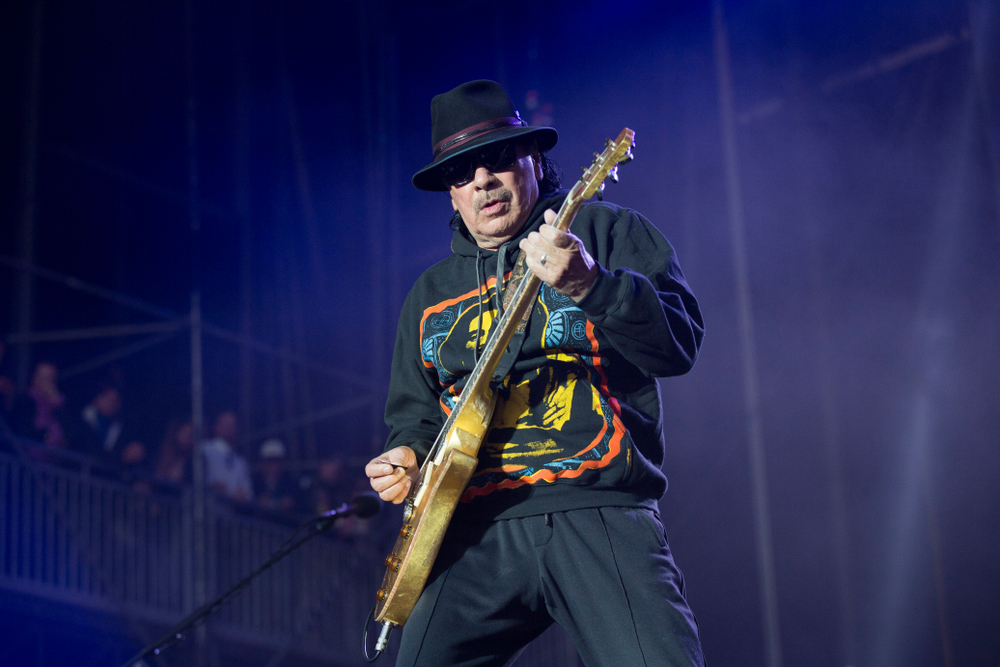 Występował na słynnym, pierwszym festiwalu Woodstock. Nagrywał przeboje, który były popularne w latach sześćdziesiątych, siedemdziesiątych, ale i całkiem niedawno. „Samba Pa Ti’, „Coraz Espinado” czy „Smooth” zabrzmią 17 marca w Krakowie. Tu zabawa może być ponadpokoleniowa. A to taki koncert, z którego nikt nie wychodzi niezadowolony.