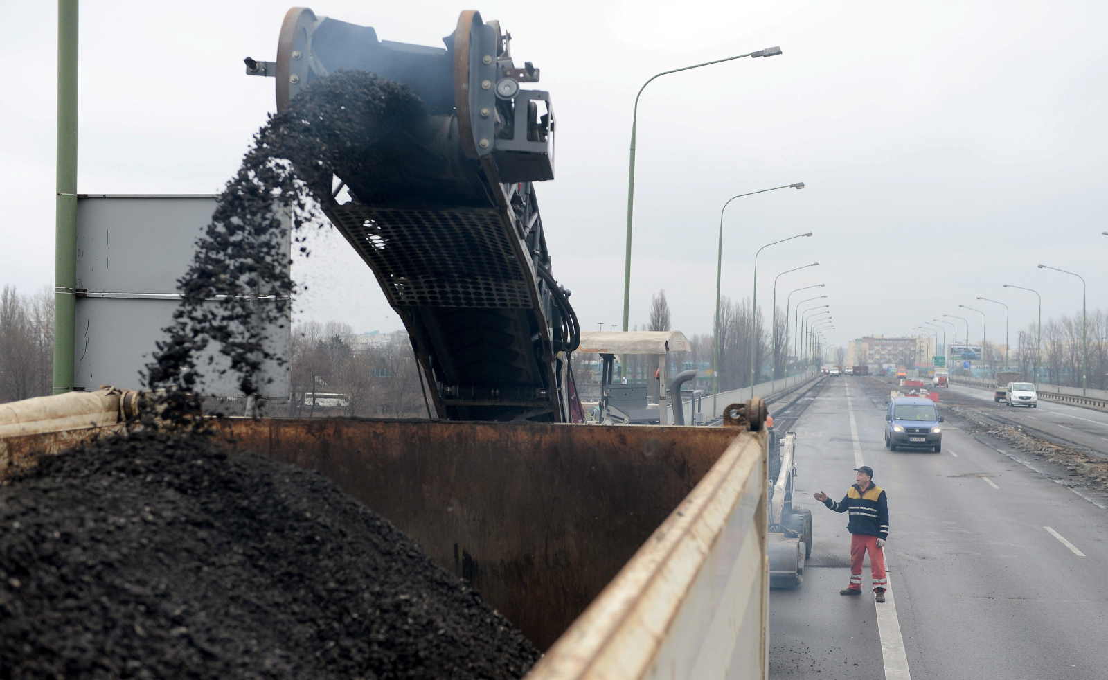 Początkowo mówiło się, że koszty naprawy mogą pochłonąć nawet 300 - 500 mln zł.