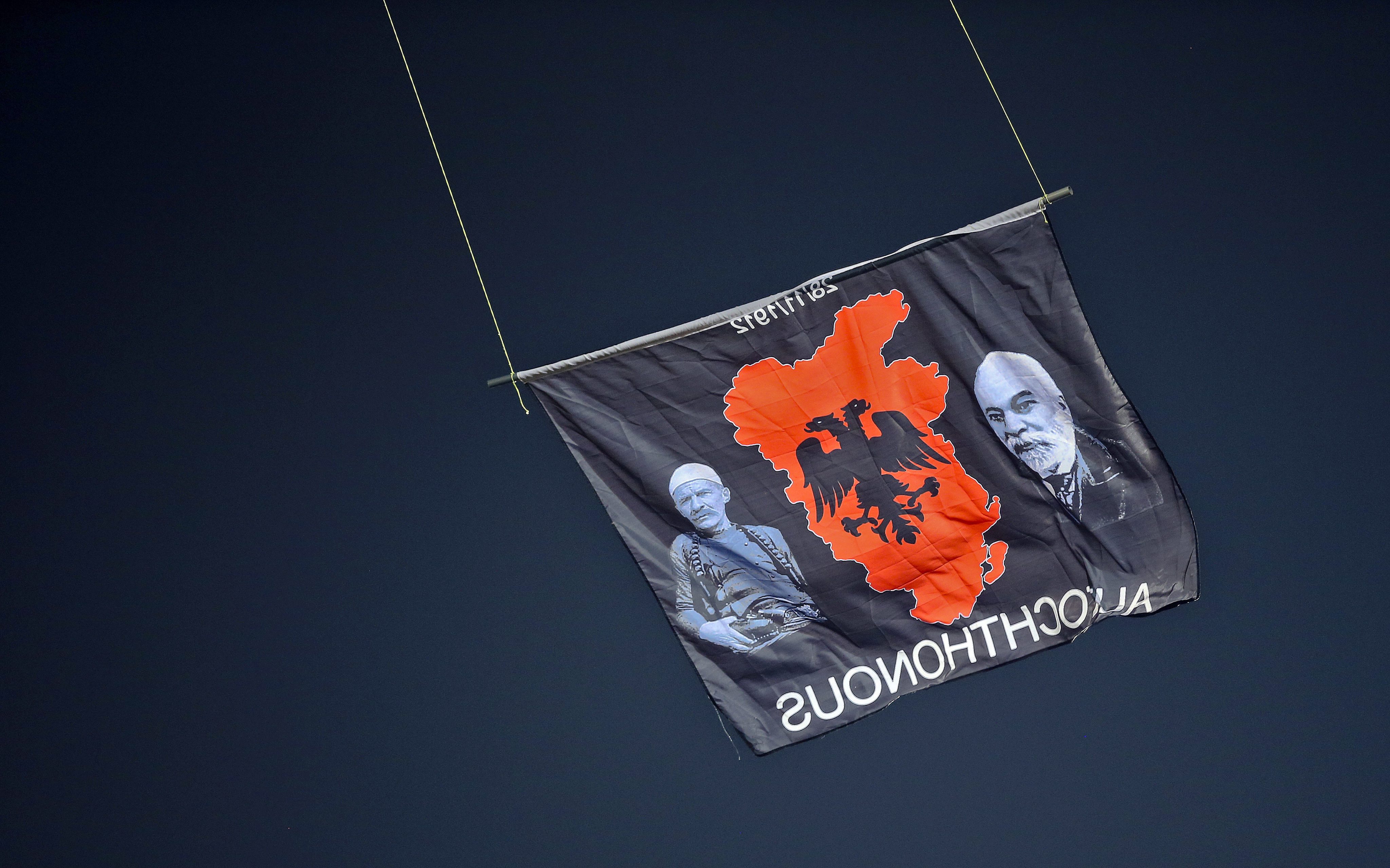Skandal na meczu w Belgradzie. Zdalnie sterowany obiekt latający z flagą wywołał awanturę