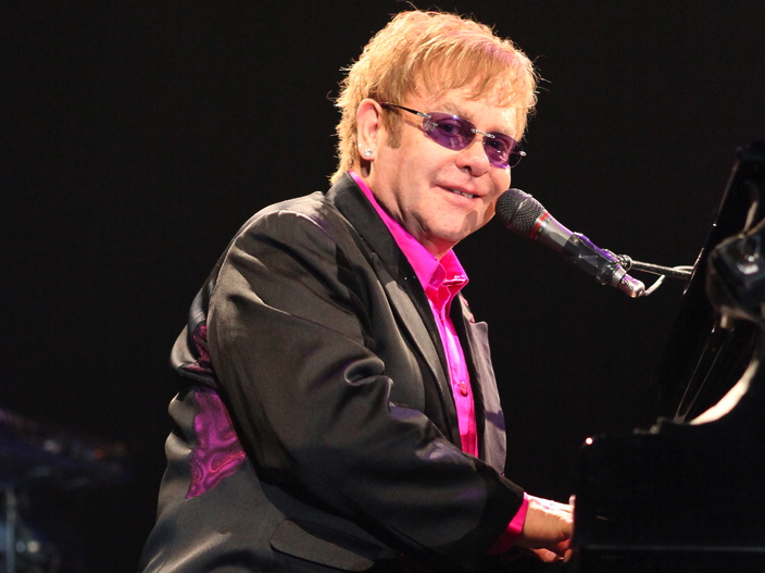 Sir Elton John też poza podium.