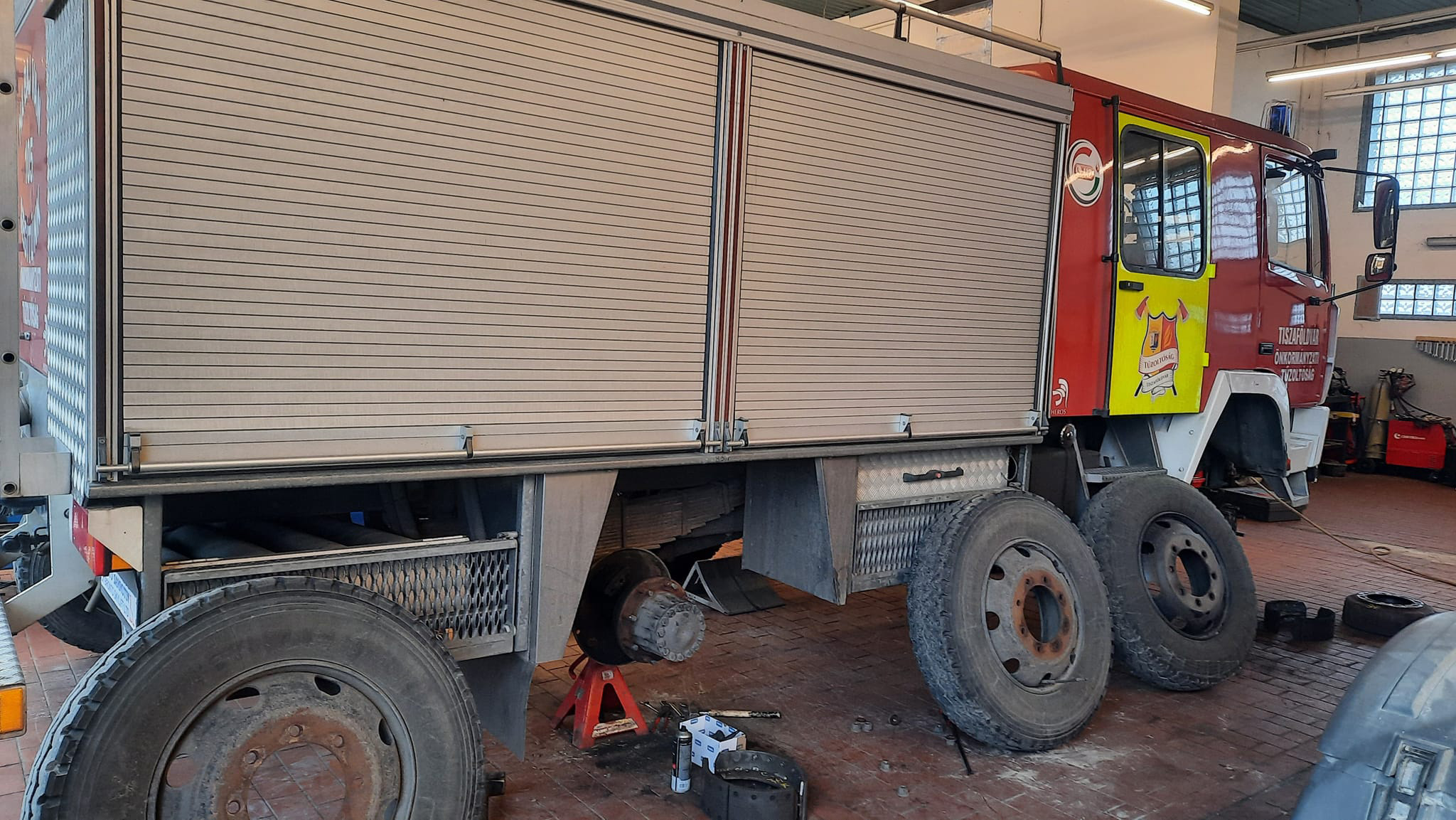 Szétesik az autó a földvári tűzoltók alatt - nekik is a helyiek gyűjtenek a cserére