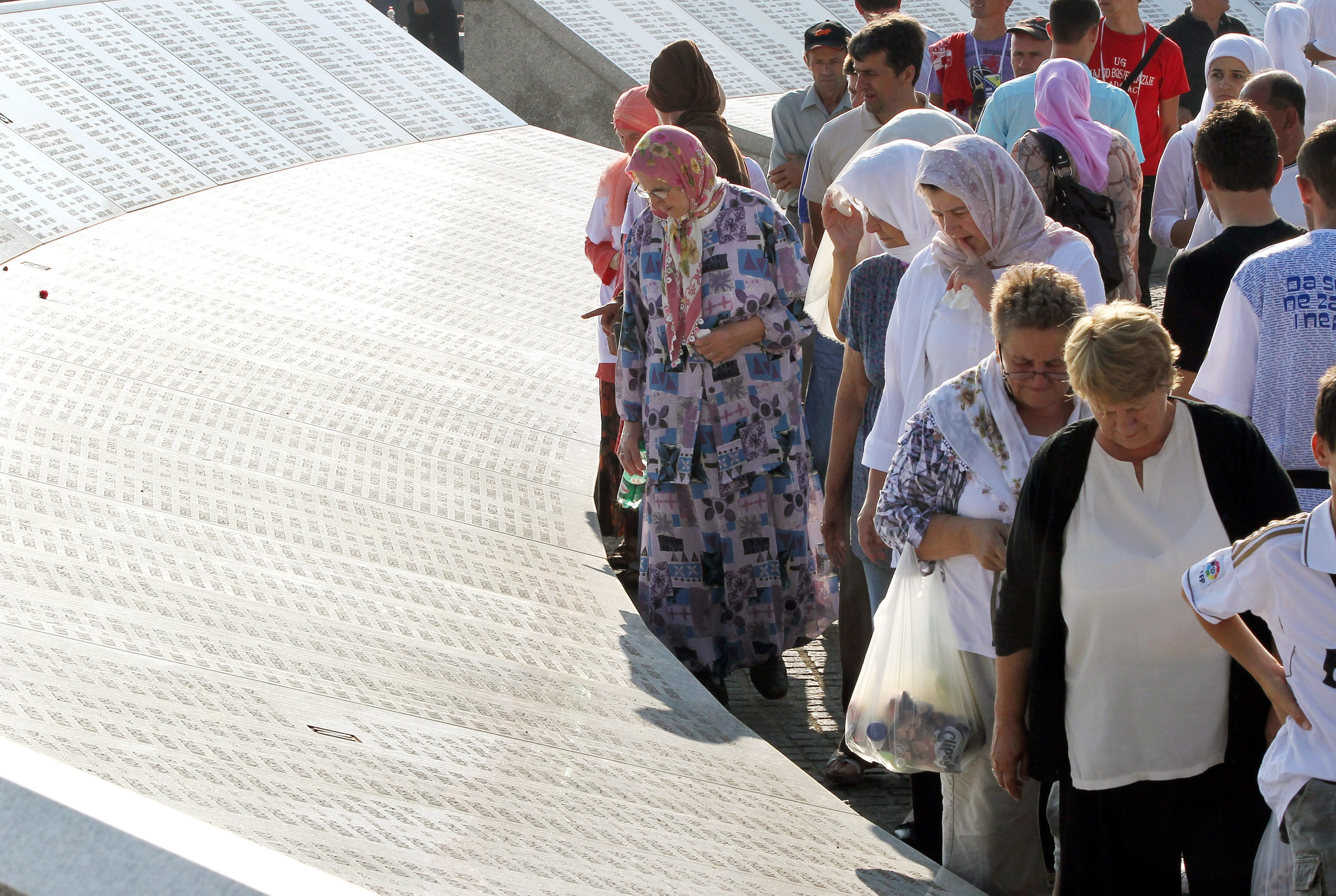 Pogrzeb ofiar masakry w Srebrenicy