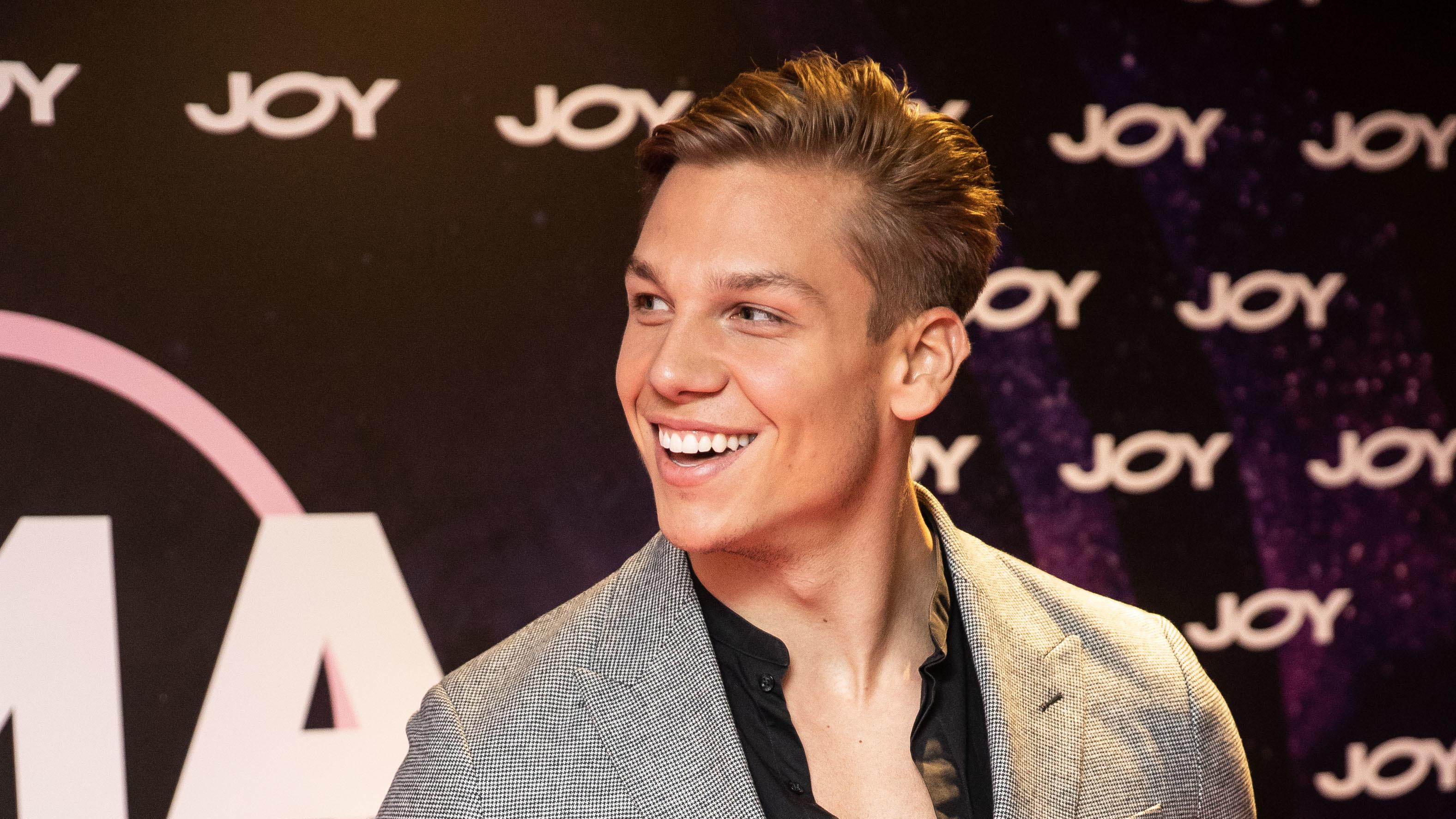 Nocsak: Elton John afterpartyján bulizott a TV2 sztárja