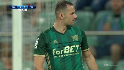 Śląsk - Pogoń (2:0): Obrońca zatrzymuje strzał Cholewiaka. Bomba pomocnika Śląska!