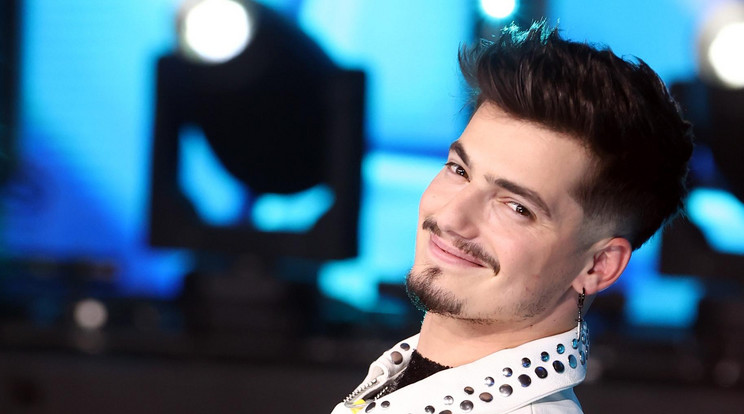 Orbitális csöcs: így markolássza Marics Peti félpucéron a mellbimbóját – forró fotó